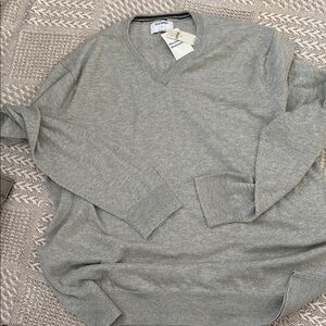Men's Gray V-Neck Sweater